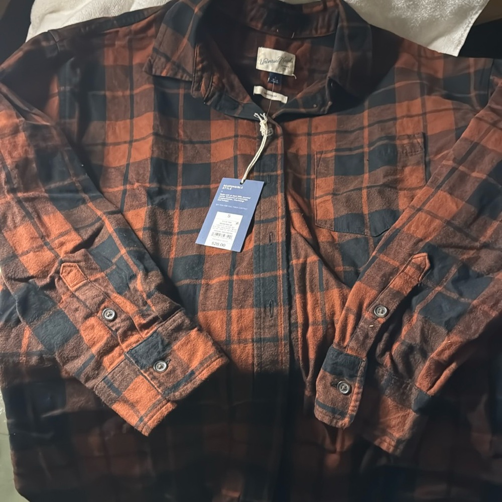 NWT Universal Thread Button Down L/S Shirt Men’s Size Small. Brown/Black Casual